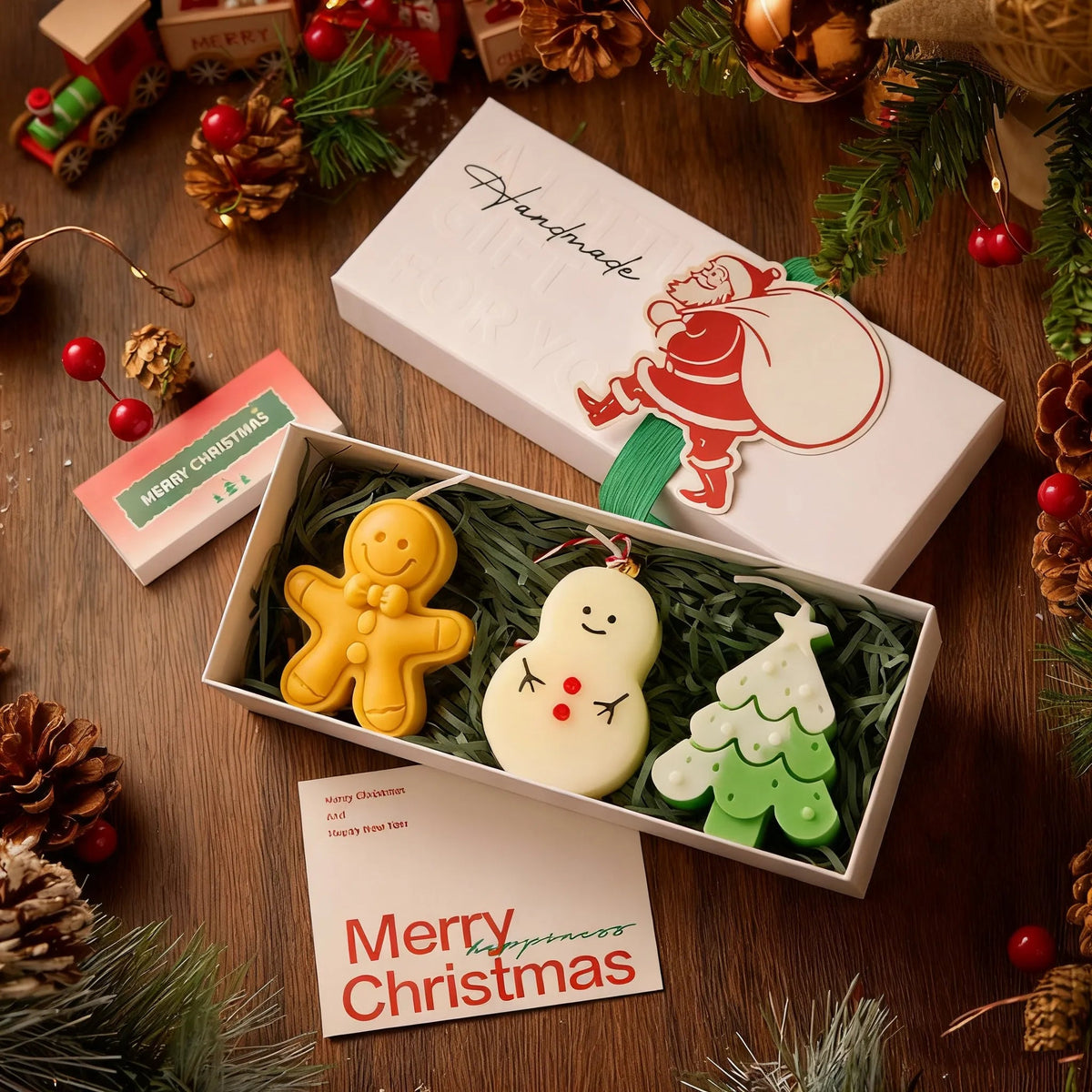 🎄 Handmade Christmas Scented Candle Gift Set | Adorable Christmas-themed candles—a perfect, ready-to-gift holiday treat.