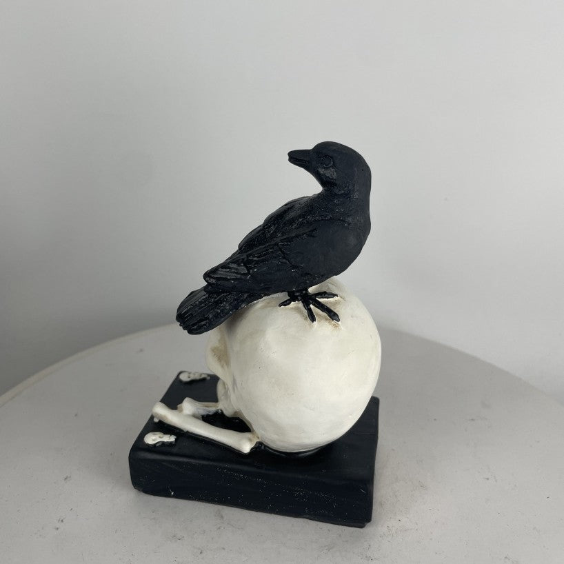 💀 Gothic Raven & Skull Resin Figurine Tabletop Ornament