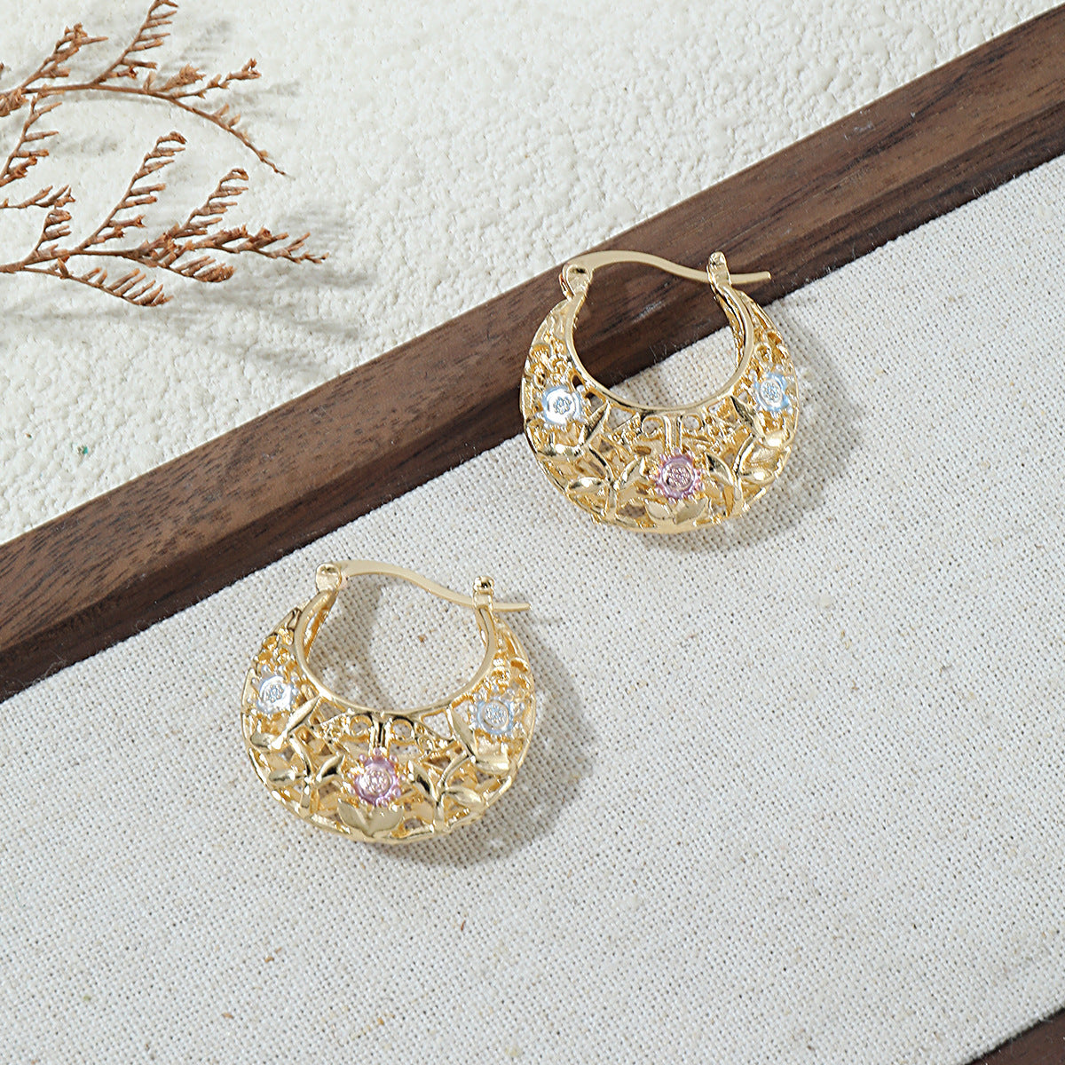 🌸 Vintage Filigree Floral Hoop Earrings