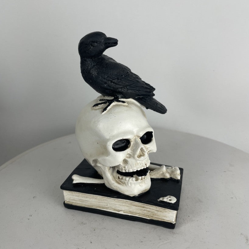 💀 Gothic Raven & Skull Resin Figurine Tabletop Ornament