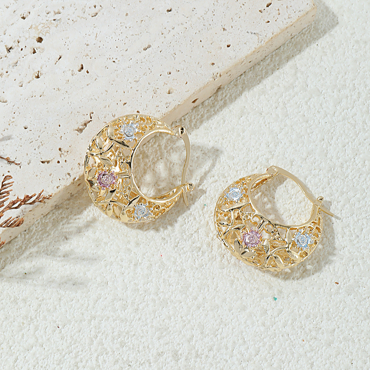 🌸 Vintage Filigree Floral Hoop Earrings