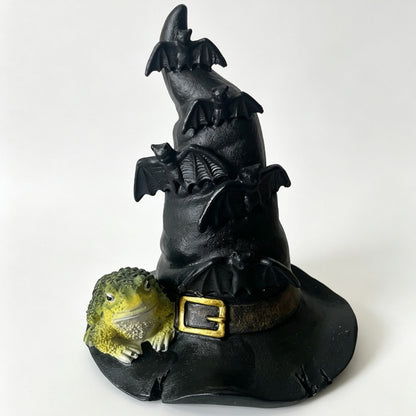 🦇 Halloween Witch Hat Resin Statue, Spooky Bat & Toad Tabletop Decor for Gothic Home Party