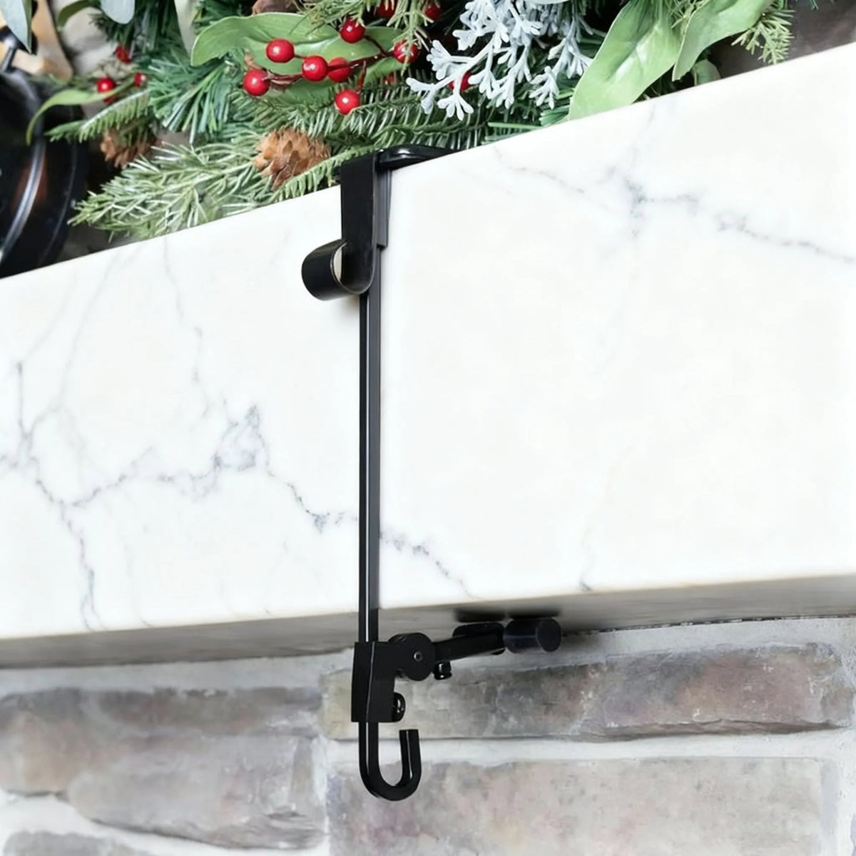 🎄🪝Adjustable Stocking & Garland Fireplace Mantel Hanger